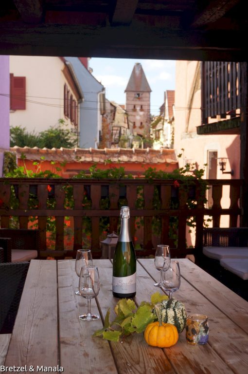 Terrase, table, vue sur la tour